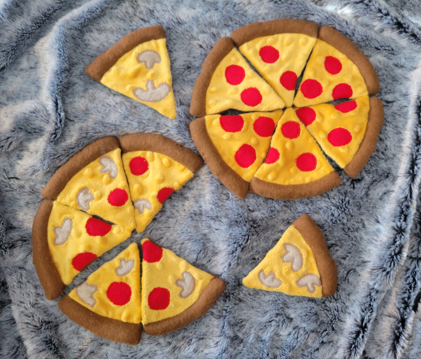 Plushie Pizza Trinket (slice or pie!)