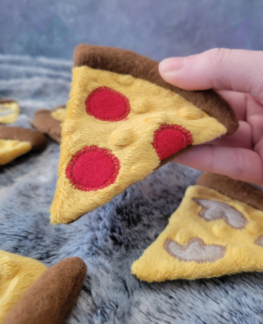 Plushie Pizza Trinket (slice or pie!)
